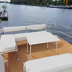 Motorjacht At Ease Botel *