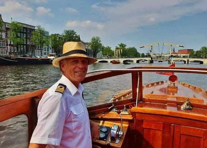 Motorjacht At Ease *