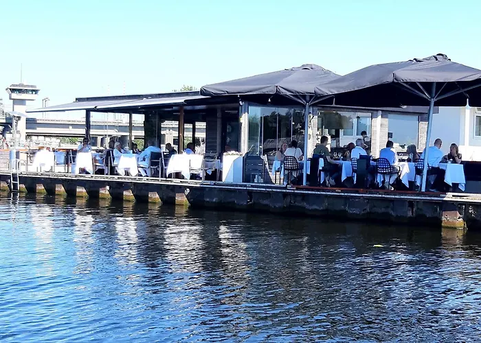 Motorjacht At Ease *