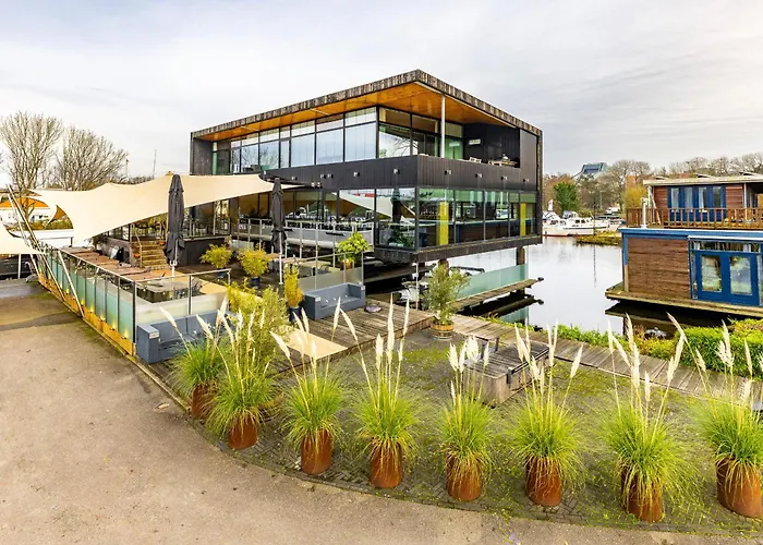 Motorjacht At Ease Botel *