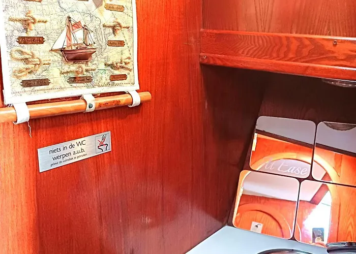 Motorjacht At Ease Botel Amsterdam