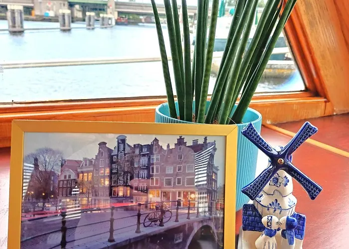 Motorjacht At Ease Botel