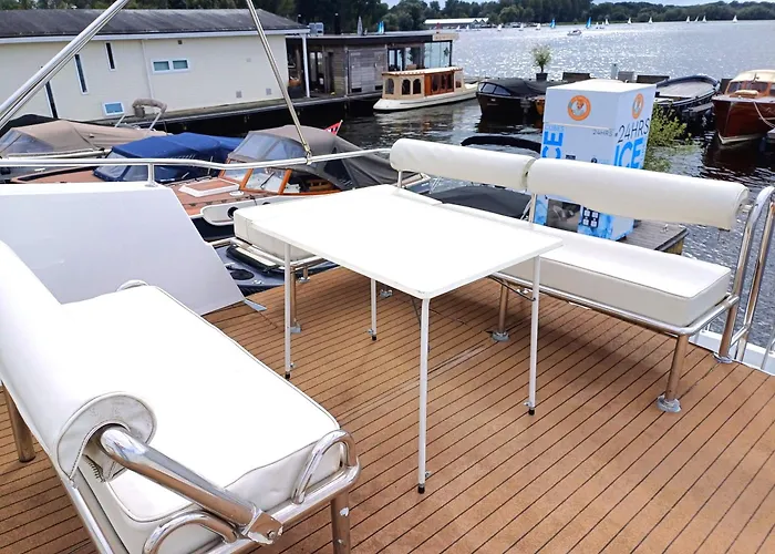 Botel Motorjacht At Ease Amsterdam