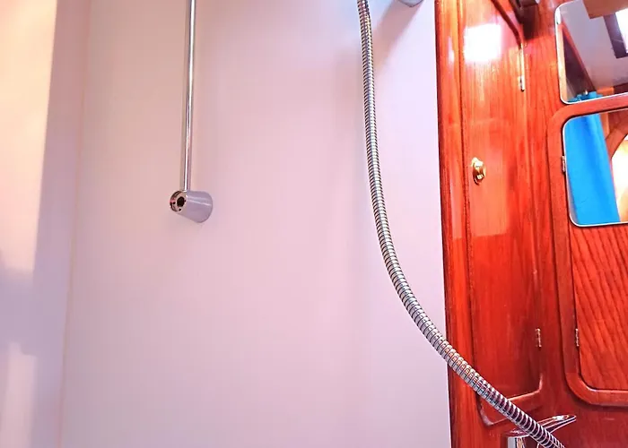 Motorjacht At Ease *