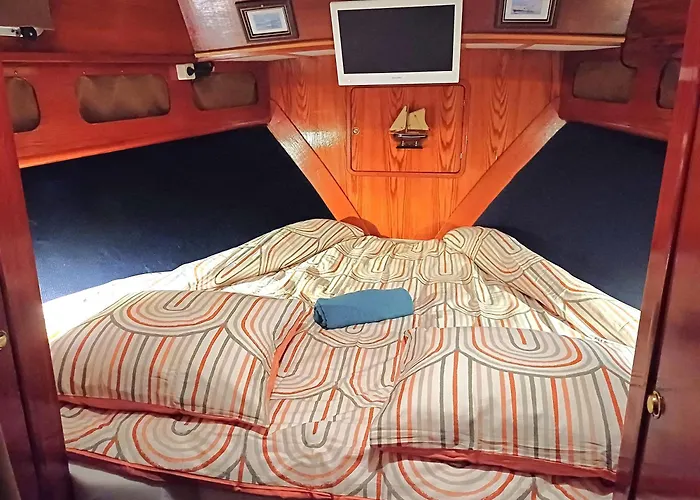 Botel Motorjacht At Ease Amsterdam