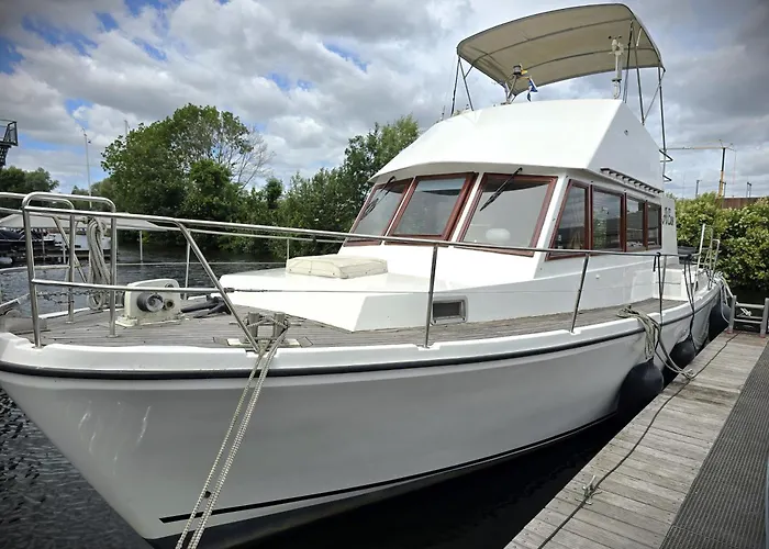 Motorjacht At Ease *