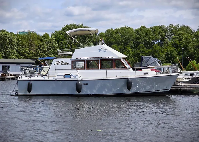 Motorjacht At Ease Botel Amsterdam