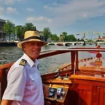 Motorjacht At Ease *