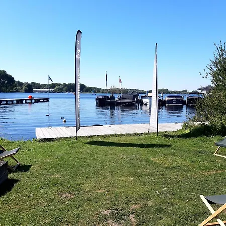 Motorjacht At Ease * アムステルダム