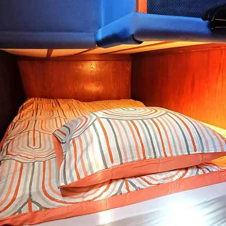 Motorjacht At Ease * アムステルダム